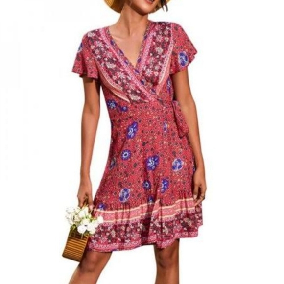 Zesica Dresses & Skirts - Zesica Red Boho Floral Print Wrap Dress Size L